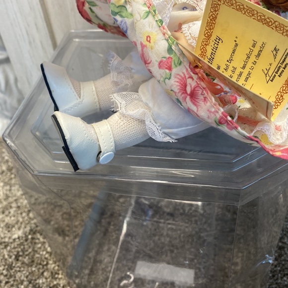 Soft Expressions Animated Wind Up Bisque Porcelain Musical Doll Brown Hair/Eyes - Picture 7 of 13